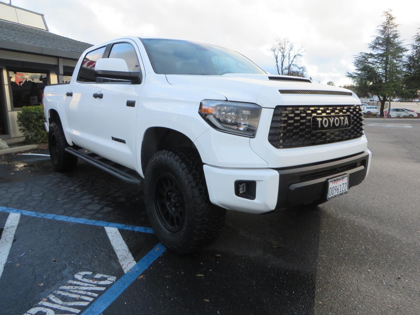 2020 White /BLACK Toyota Tundra SR5 5.7L V8 CrewMax 4WD (5TFDY5F12LX) with an 5.7L V8 DOHC 32V engine, 6A transmission, located at 2630 Grass Valley Highway, Auburn, CA, 95603, (530) 508-5100, 38.937893, -121.095482 - Clean tundra featuring a level kit, Icon Vehicle Dynamicxs upper control arms, 18" Method NV wheels, 35" BFG KO2 tires, Rocksliders, Retrax bedcover, Rigid Industries fog lights, RoadActive Suspension Custom Leaf Spring Enhancement Kit. - Photo#2